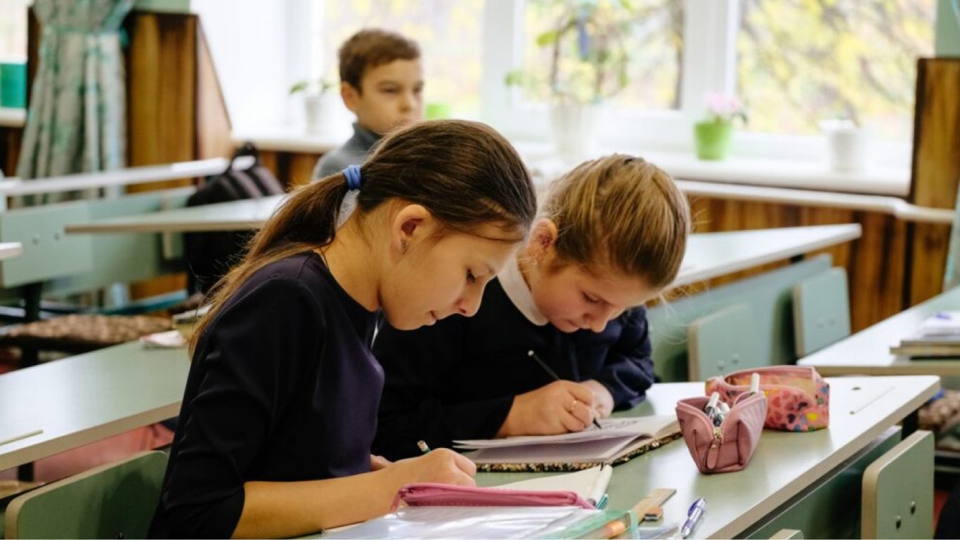 Когда весенние каникулы в Украине 2024 — даты начала и сколько будут продолжаться