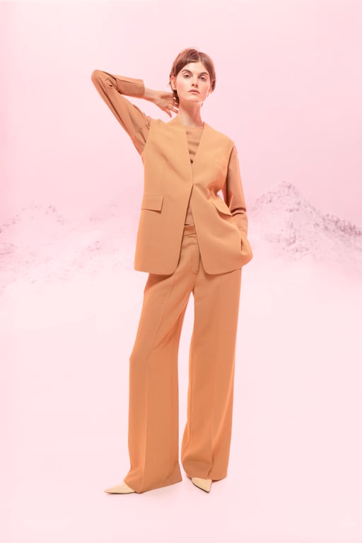 Модель у вбранні з нової колекції Андре Тана. Фото: менеджмент дизайнера.