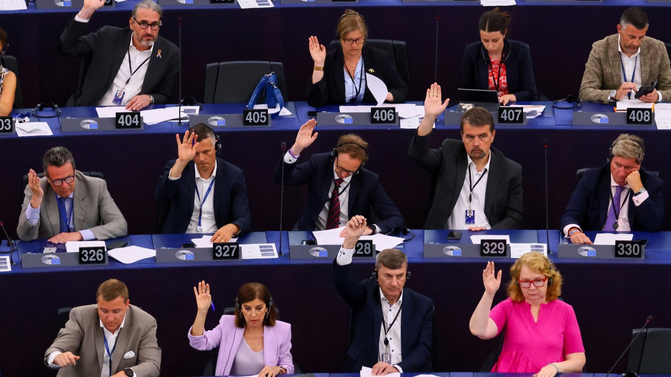Европарламент принял важное решение по Украине и Гааге