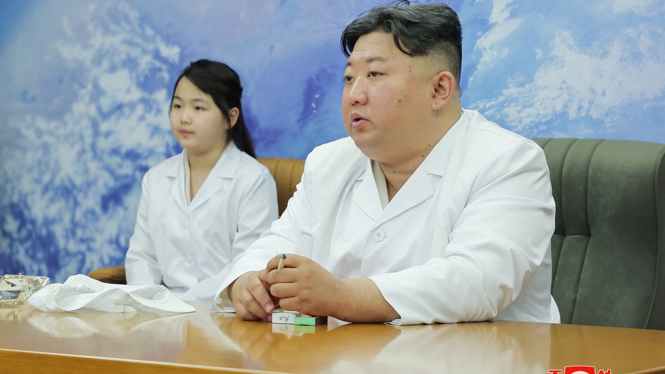 Ким Чен Ын страдает от бессонницы: шпионы обнаружили две его зависимости