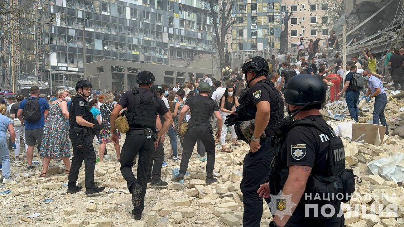 Зруйнована будівля "Охматдиту". Фото: ДСНС