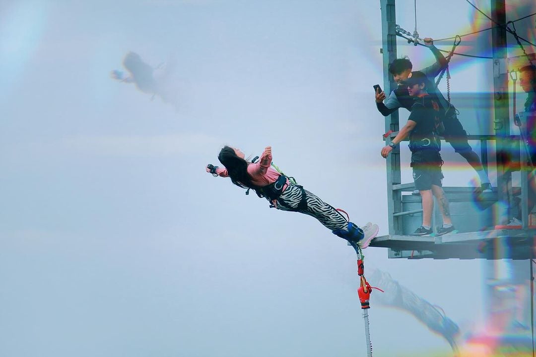 Міс Всесвіт Україна Ангеліна Усанова показала екстремальні розваги в Непалі - фото 4