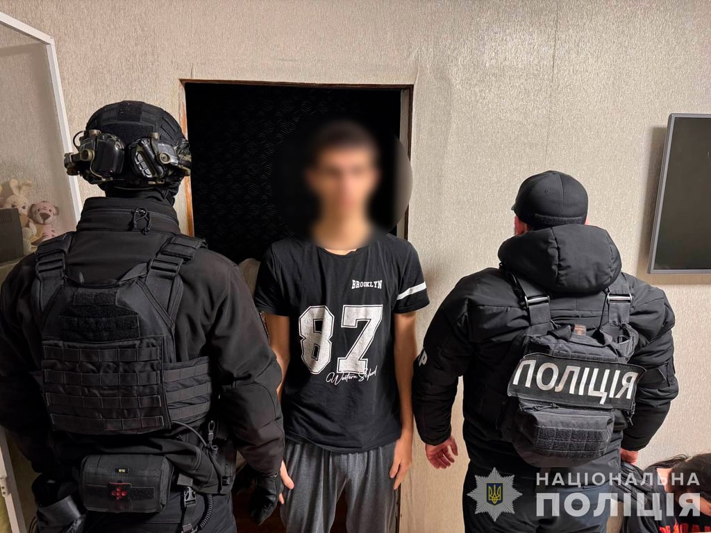 Нацполіція знешкодила шахрайські кол-центри, де пенсіонерів змушували купувати БАДи