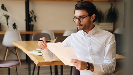 Як іноземцям оформити посвідку на тимчасове проживання в Україні - 285x160