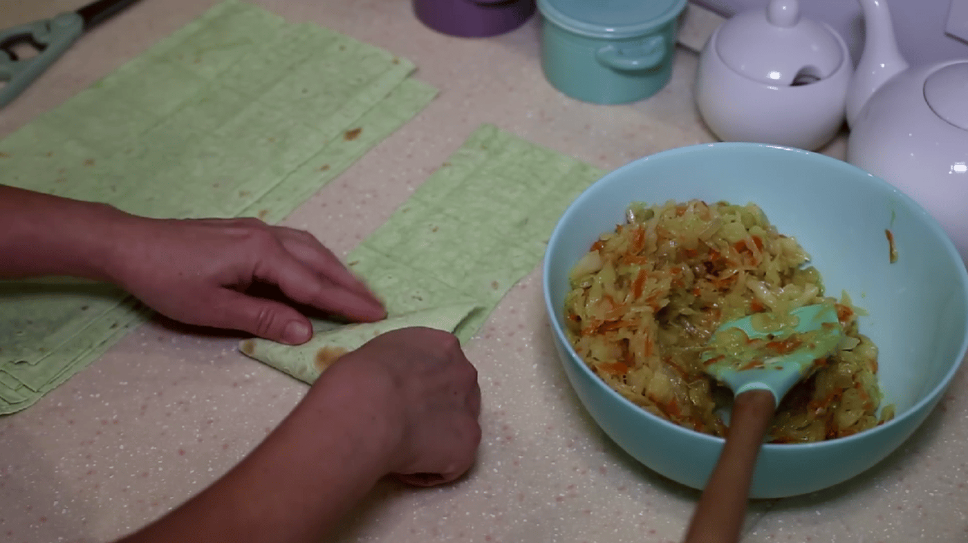 Прості пиріжки з лаваша з капустою - спосіб приготування