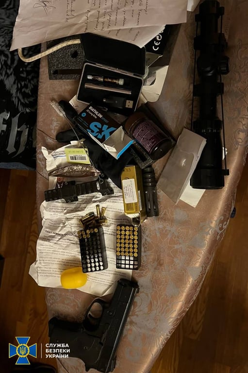 Вилучена зброя та наркотики. Фото: СБУ