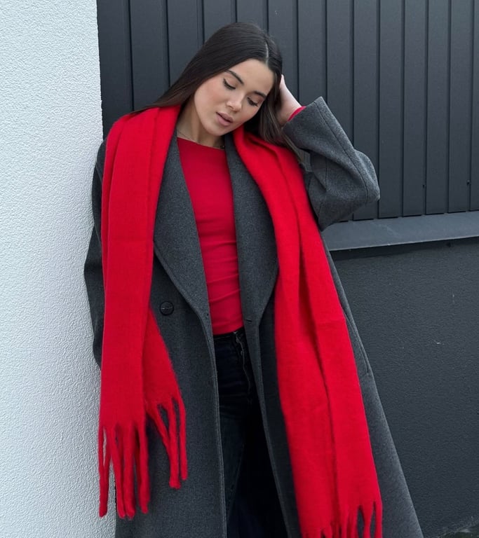 A bright scarf in an image sometimes solves everything