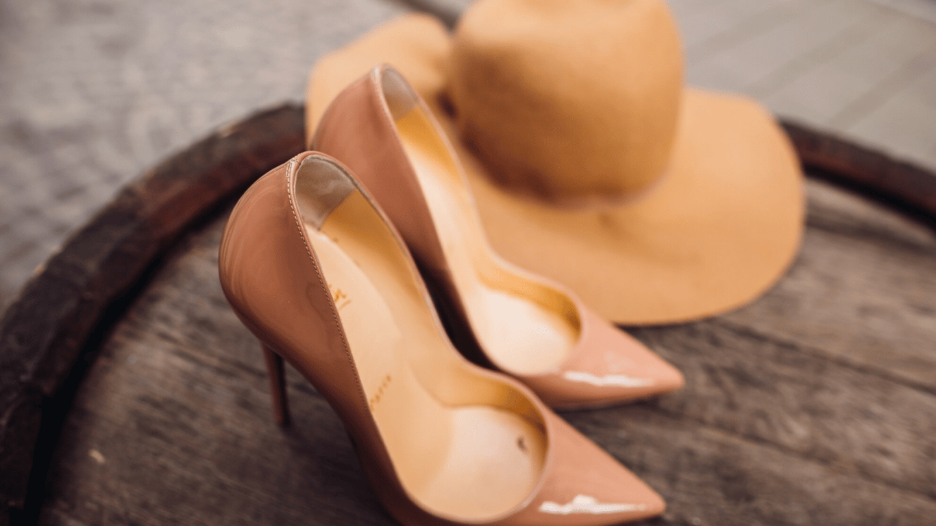 The most spectacular shoes trend of 2025 — Flared heels from the 70s