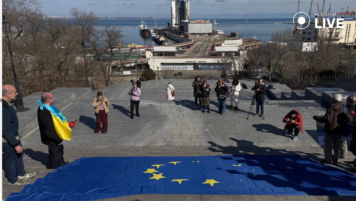 Розгортання прапора в Одесі