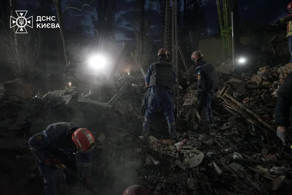 Святошинський район після удару: ДСНС шукають дітей