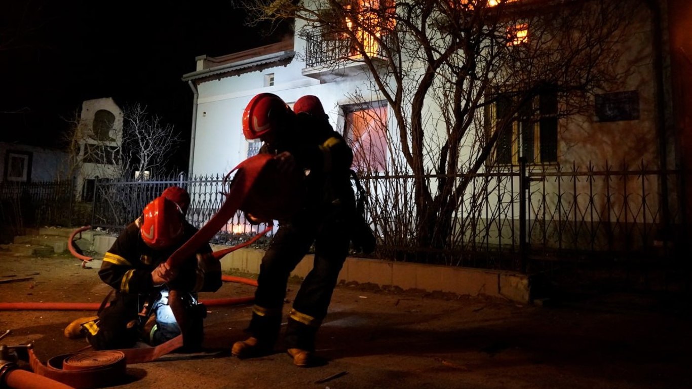В ДСНС показали наслідки нічної атаки "шахедів" на Львівську область