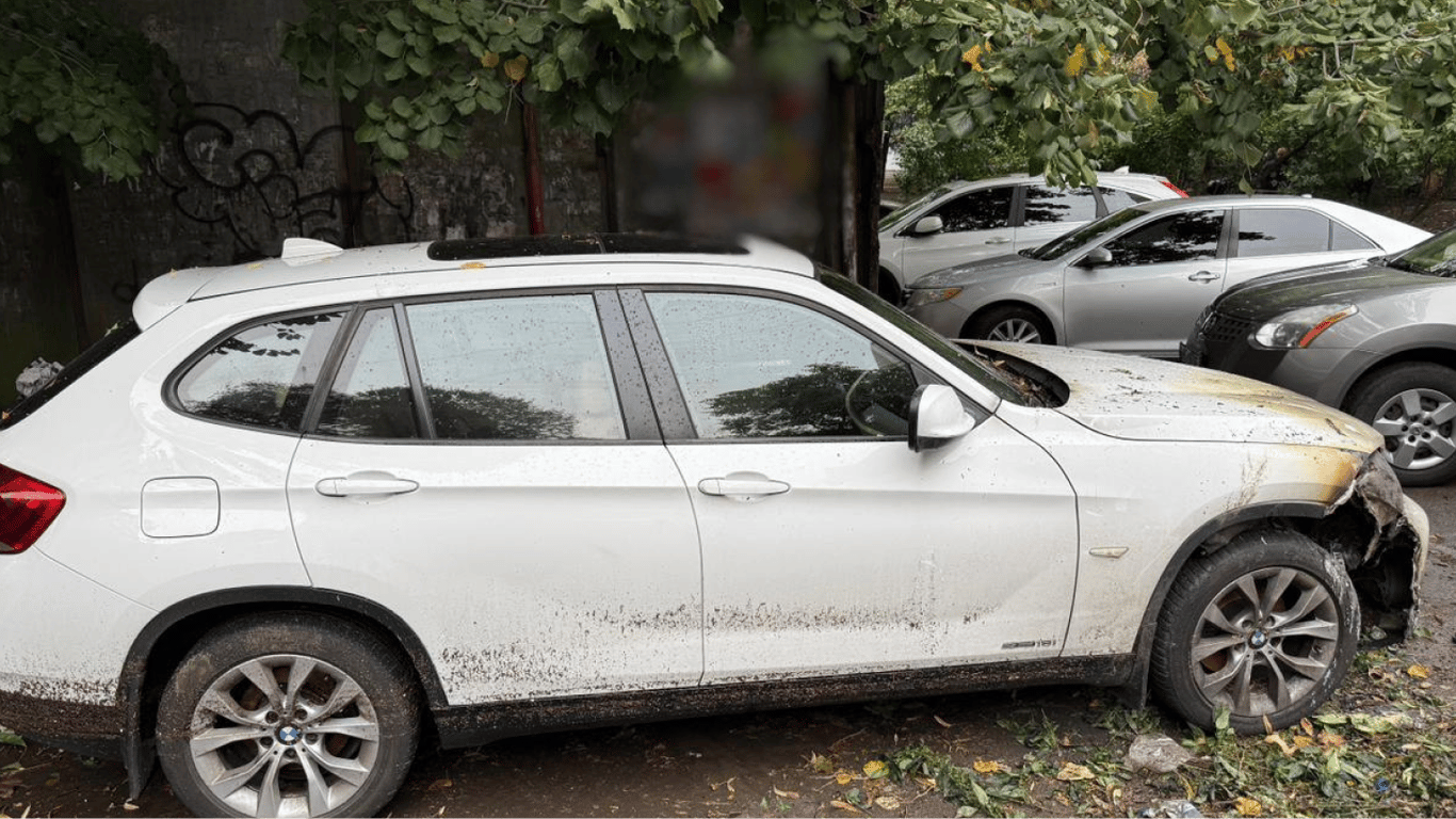 В Одесі молодик палив авто на замовлення