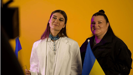 Открытие Евровидения-2024 — Alyona Alyona и Jerry Heil научили ведущую церемонии биться крашанками - 290x160
