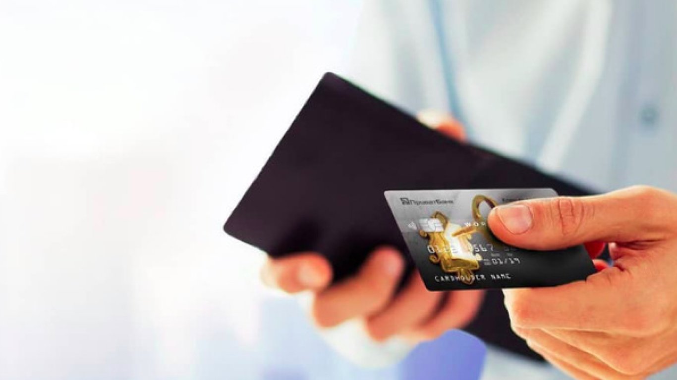 Блокування карток ПриватБанку — на закриття рахунків скаржаться ФОП
