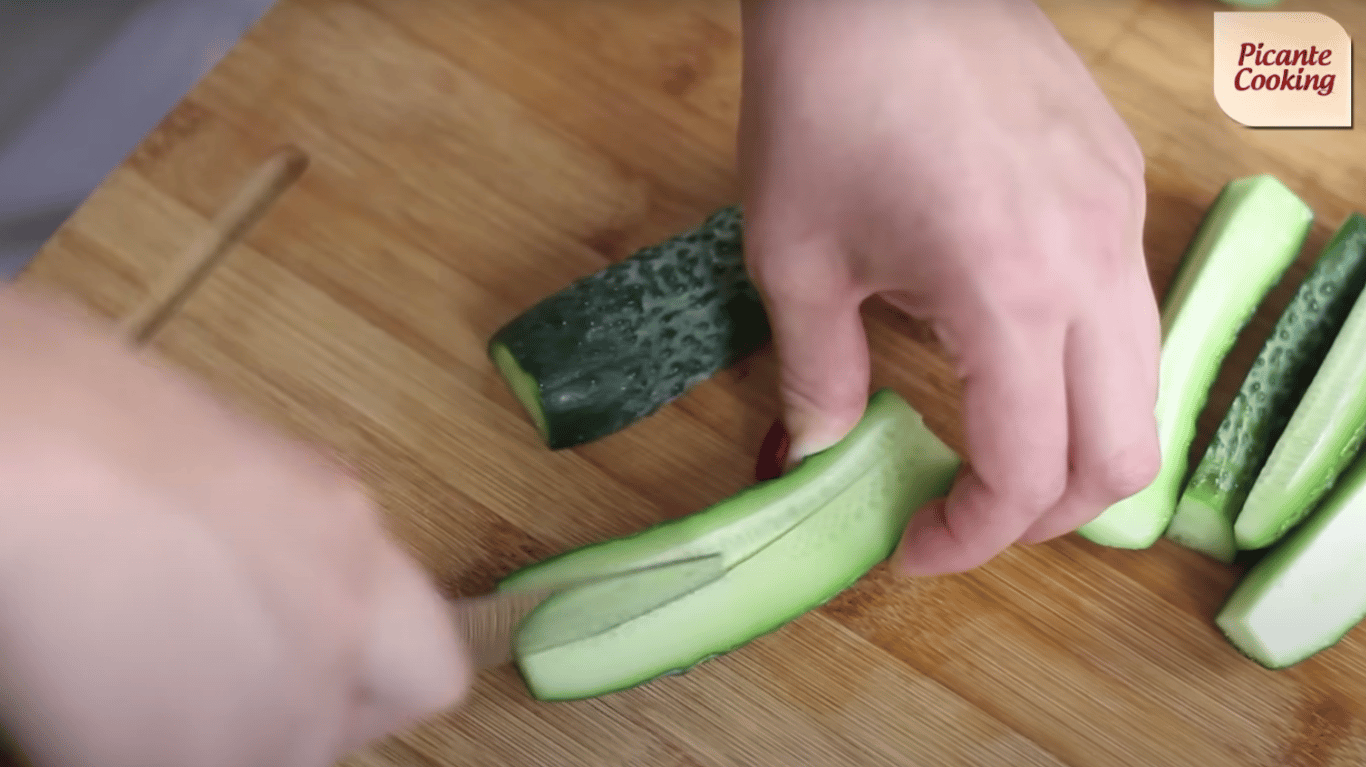 швидкі майже малосольні огірки