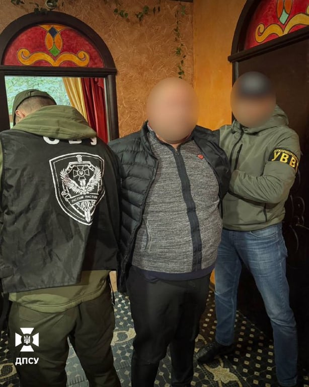 Працівника Мін'юсту викрили на хабарі