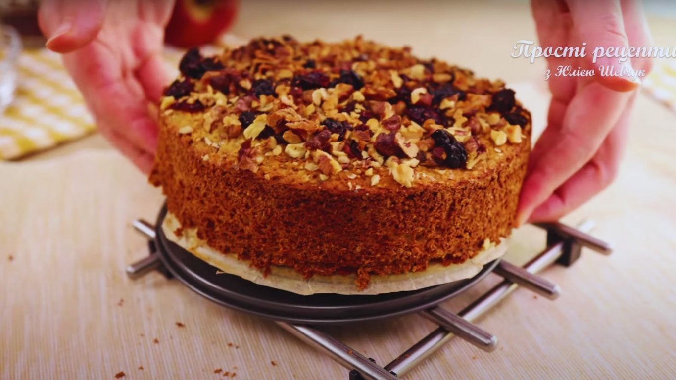Простий та неймовірно смачний пиріг — відео