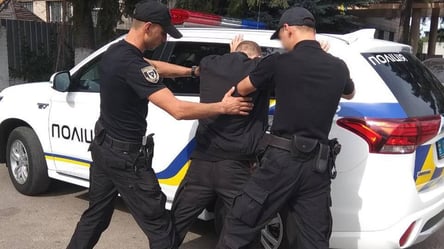 Змусили юнака роздягнутися для відео та кинули побитим — на Буковині затримали групу зловмисників - 290x166