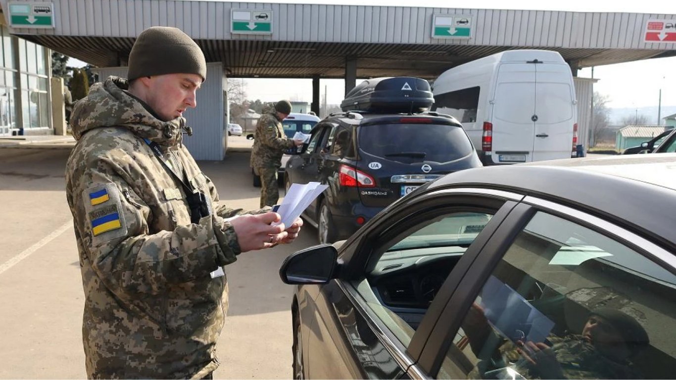 На польському кордоні відкрили один з пунктів пропуску для вантажівок та автобусів