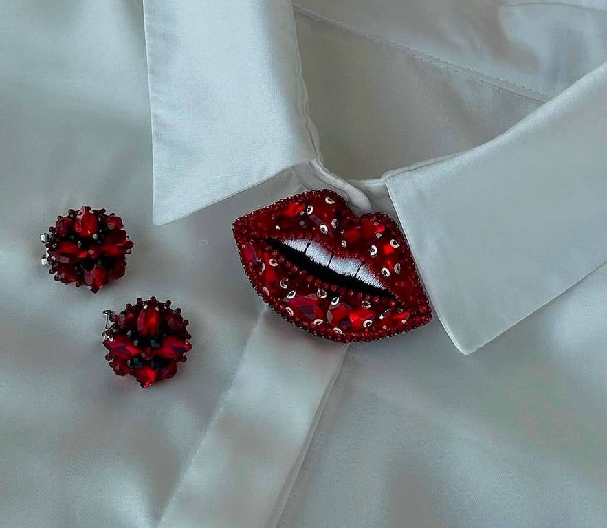 Брошки зустрічаються в різних дизайнах