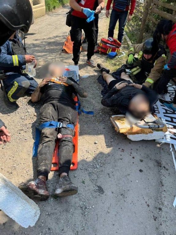 Наслідки обстрілу. Фото: ДСНС