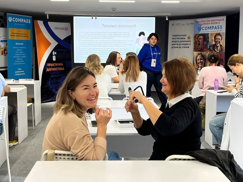 Педіатри переввіряють зір