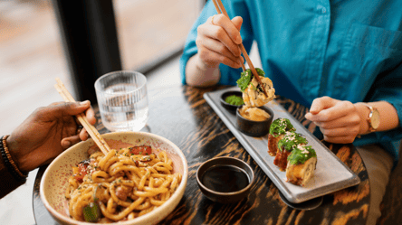 Турист тайно показал один из ресторанов в КНДР — видео - 285x160