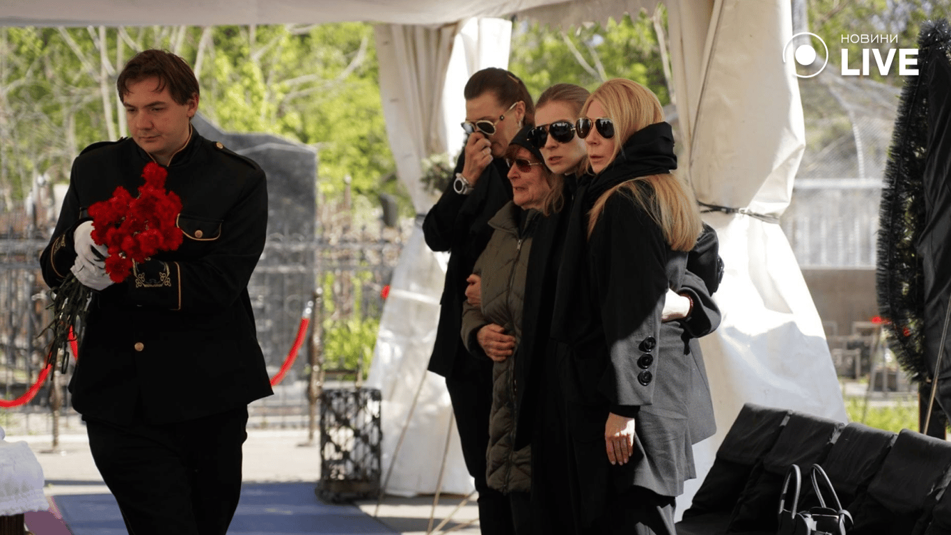 Поховання померлого депутата Олександра Іваницького