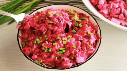 Салат з буряком, який стане відкриттям: простий, але неймовірно смачний - 285x160