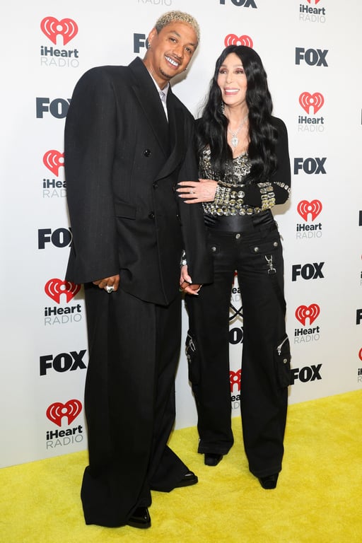 Певица Шер с молодым избранником. Фото: Reuters