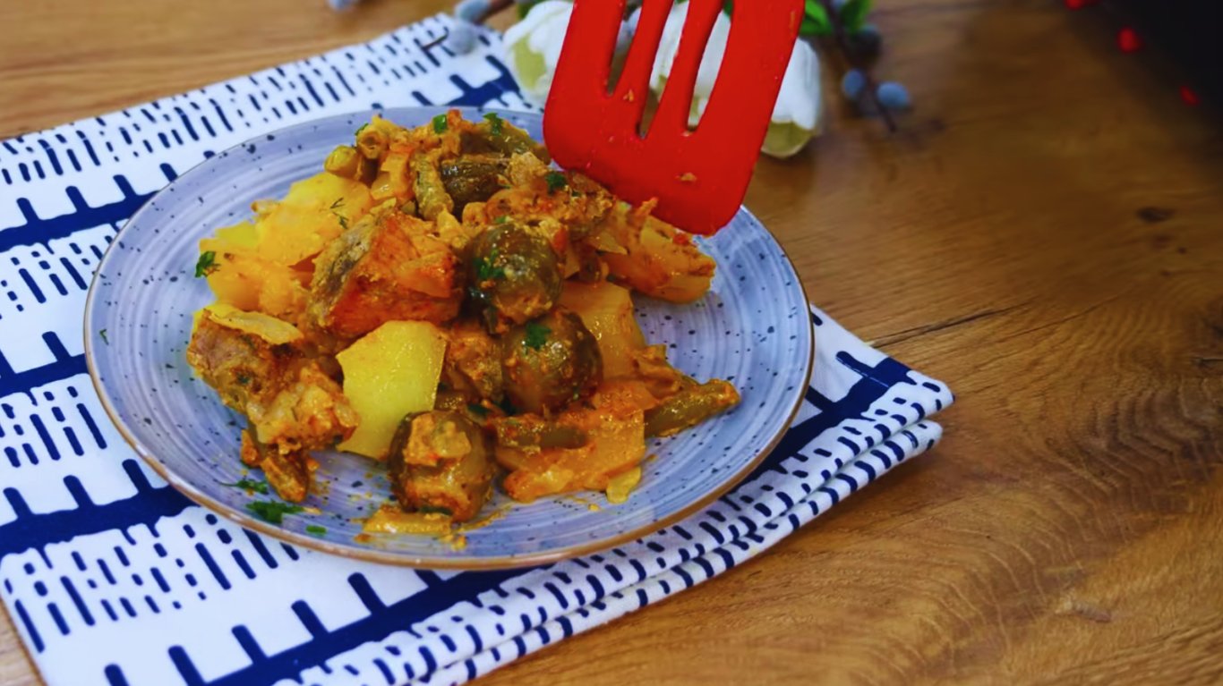 рецепт картоплі з куркою в духовці