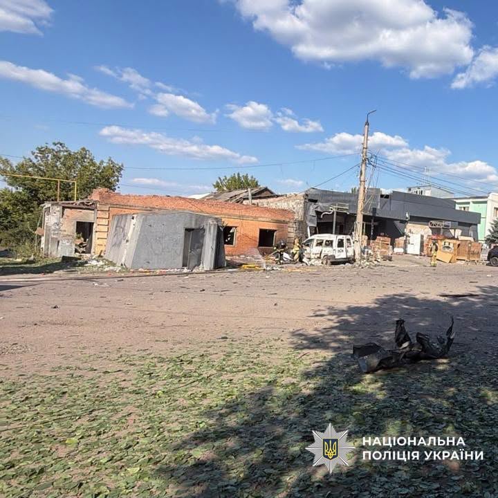 Россияне нанесли удар по почте в Краматорске: есть погибший - фото 1