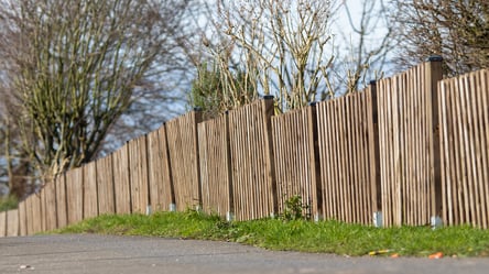 Забор между соседями — за какое ограждение выпишут штраф - 285x160