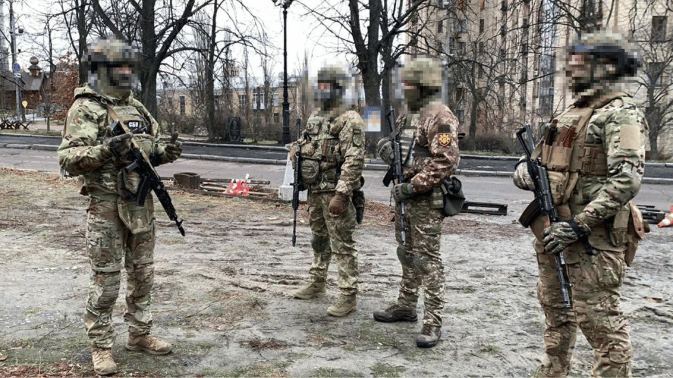 СБУ проводит меры безопасности в правительственном квартале Киева