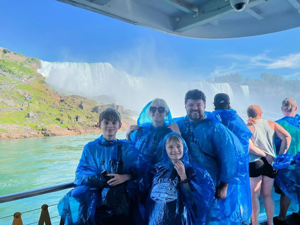 Федишин на водоспаді