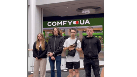 Гомофобна акція у Львові: молодь закликала бойкотувати Comfy, яка підтримала ЛГБТ - 285x160