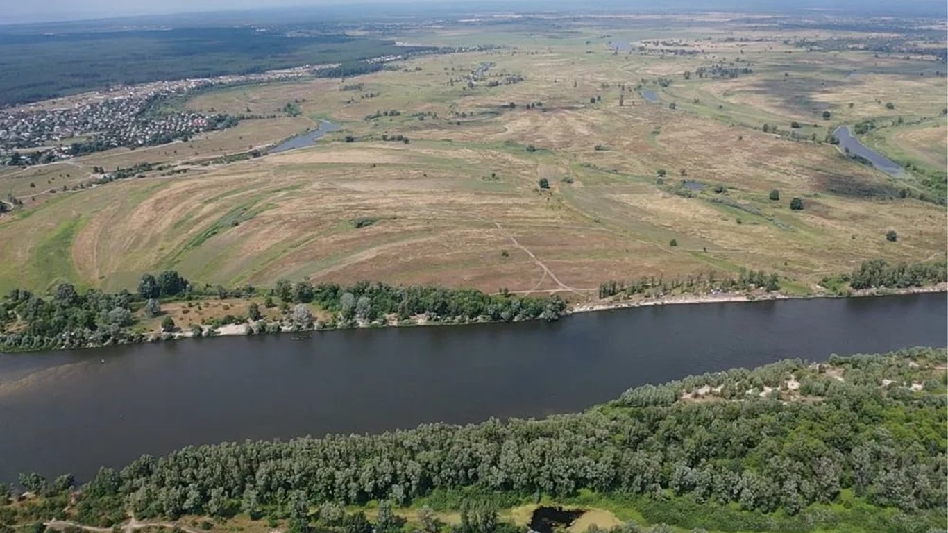 Незаконно передали в частную собственность землю у реки Десна