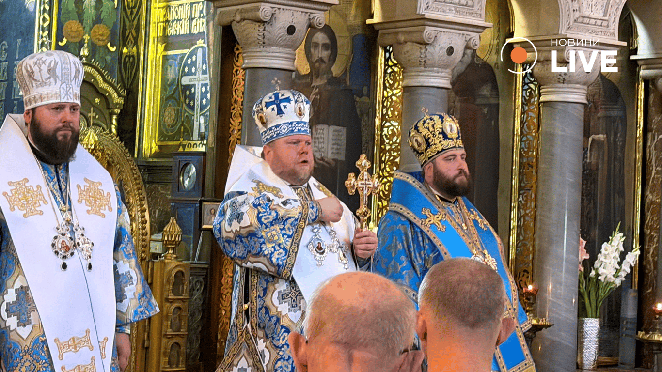 Во Владимирском соборе верующие отмечают Ореховый Спас (фото) - фото 1
