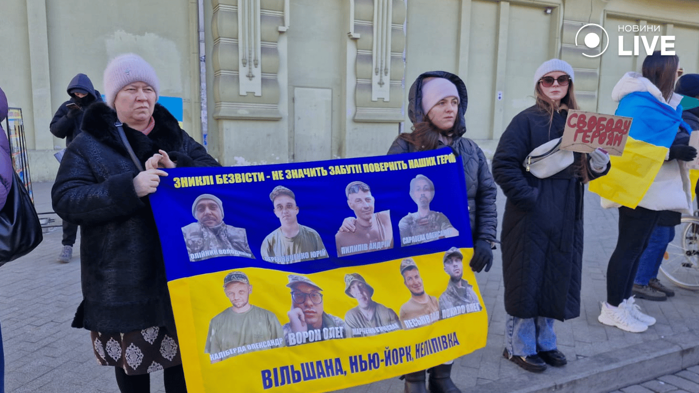 На головній вулиці Одеси проходить мітинг — фоторепортаж - фото 6