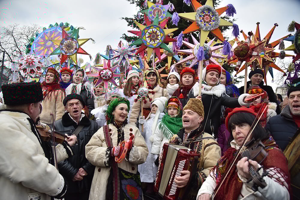 Веселі та жартівливі колядки для дорослих на Різдво 2024