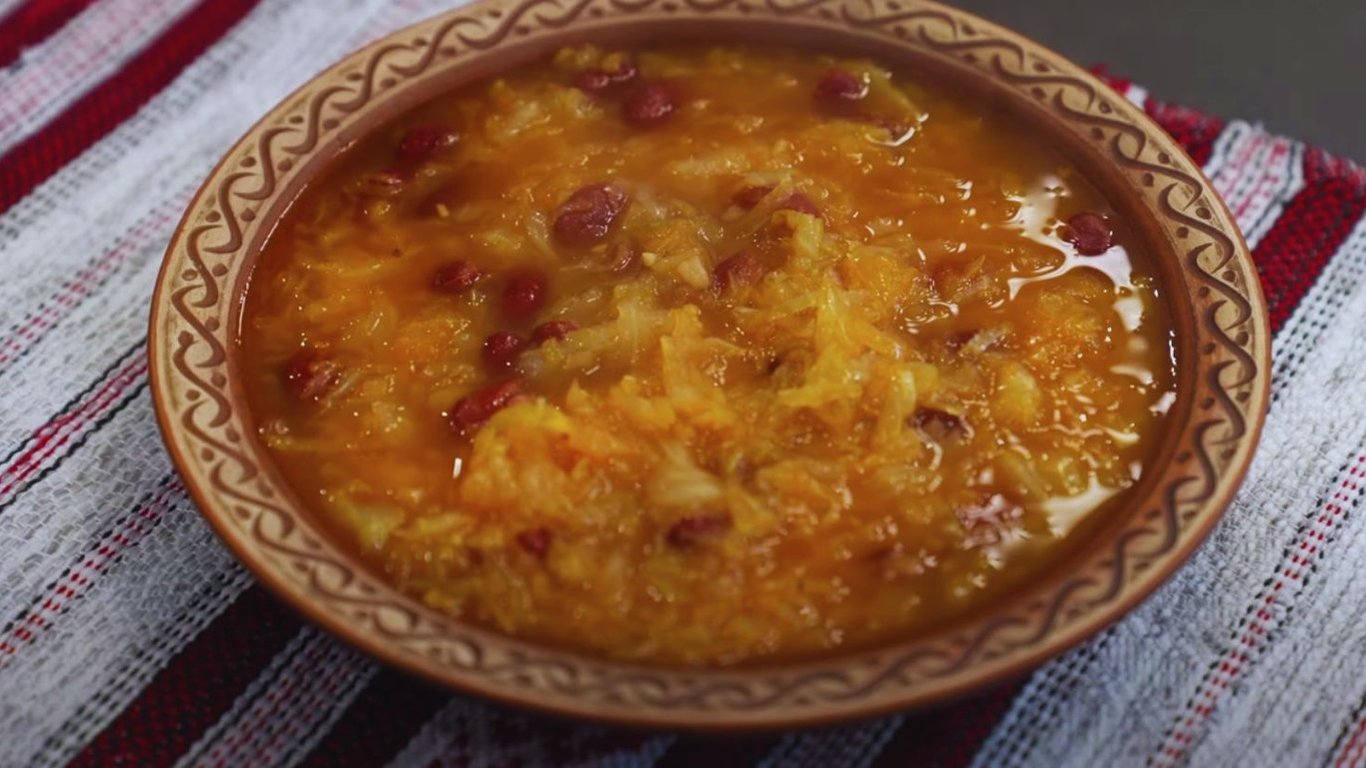 Украинское первое блюдо с квашеной капустой — видео рецепт