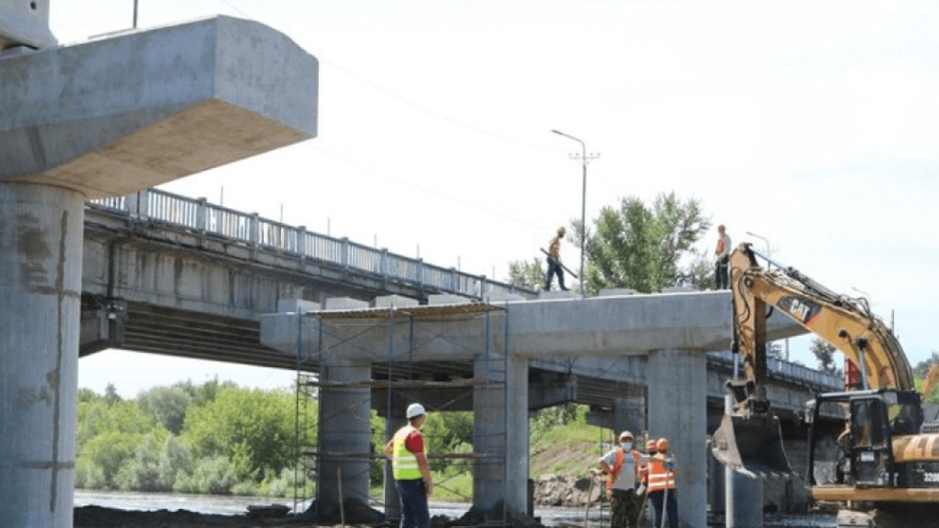 Як підрядник завищив вартість будівництва моста через Дністер на понад 215 тисяч гривень?