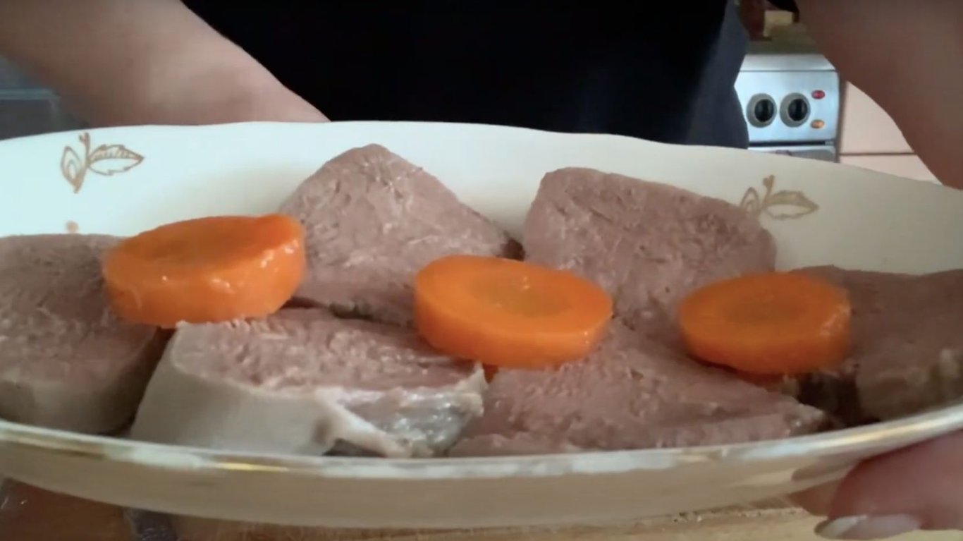 смачний холодець з яловичим язиком 