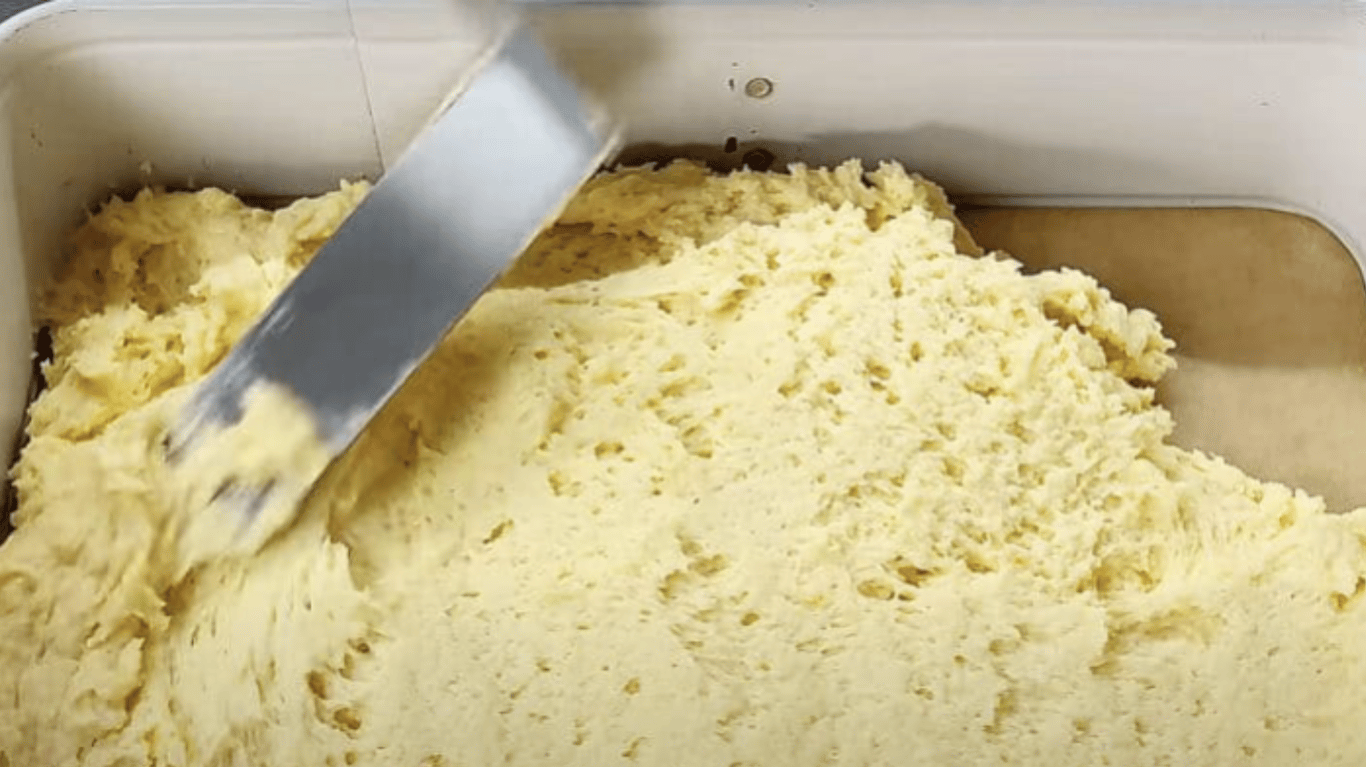 пиріг з вишнями з меренгою, рецепт, що зберігається в родині поколіннями