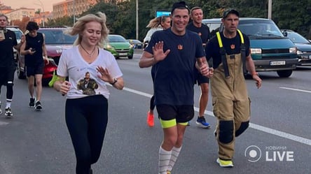 В Киеве спасатель бежит 100-километровый марафон в рабочем снаряжении - 285x160