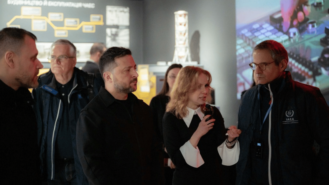 Зеленский и Гросси открыли новую экспозицию музея "Чернобыль"