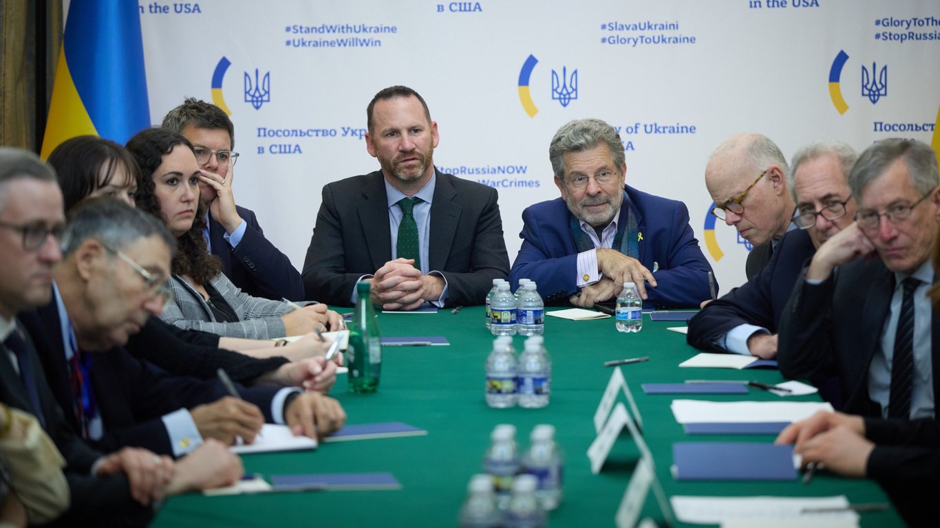 Зеленський зустрівся із аналітиками США