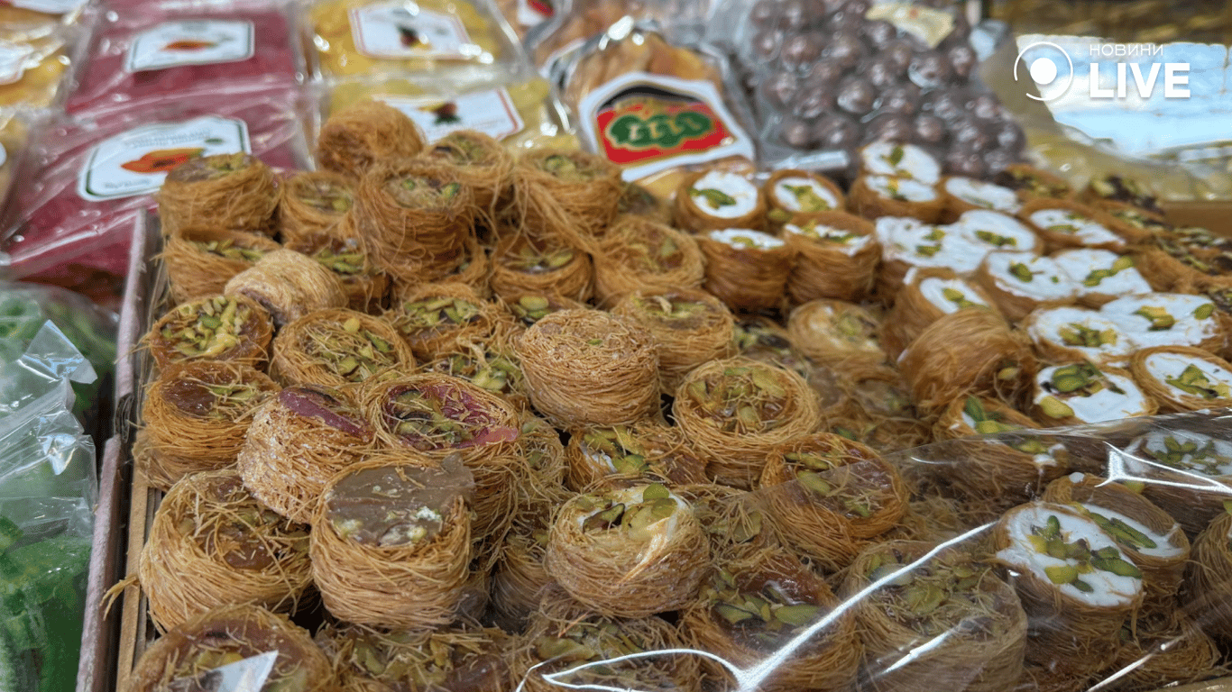 Скільки коштують продукти на Одеському Привозі перед святами - фото 12