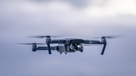 Москву атакували дрони — над столицею РФ закрили небо - 328x184