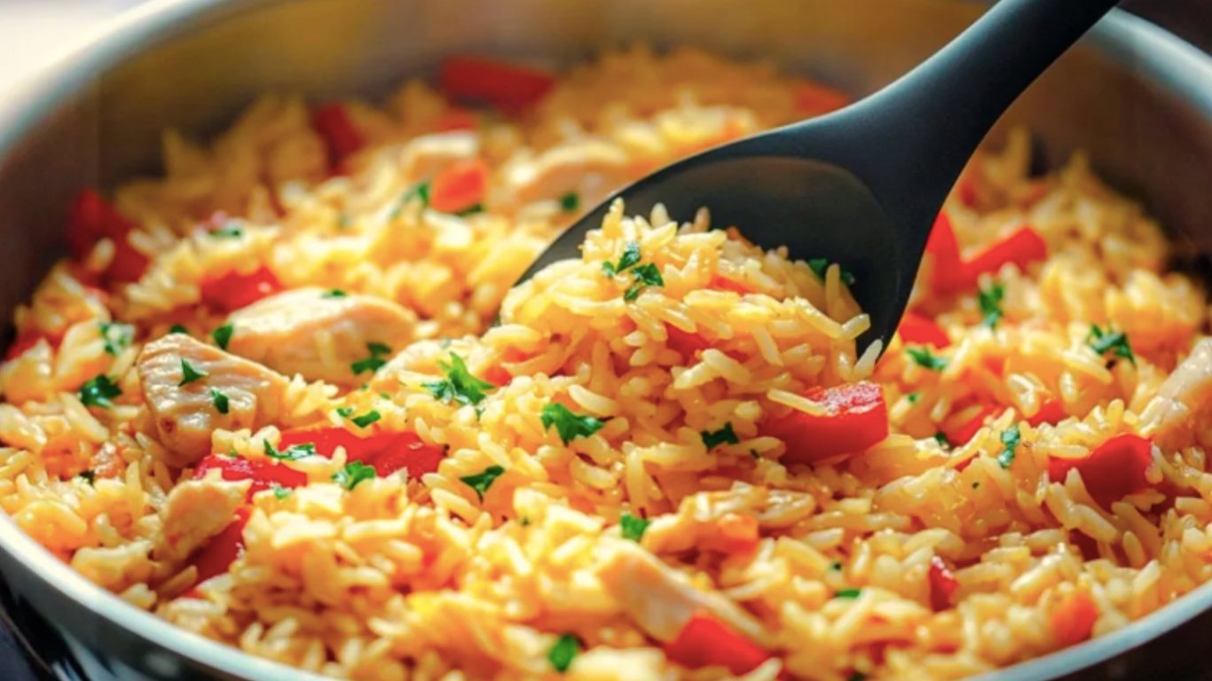 Рис по-німецьки з куркою та овочами — простий рецепт ароматної страви